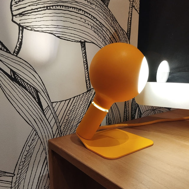Lampada magnetica da comodino